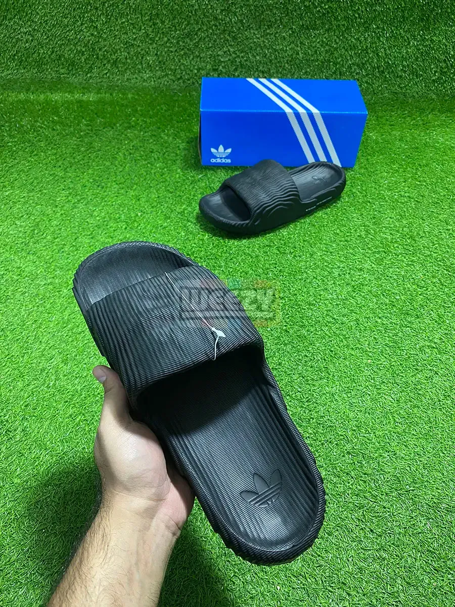 Adilette Wavy 22 Slides (Carbon) (Extra Soft)