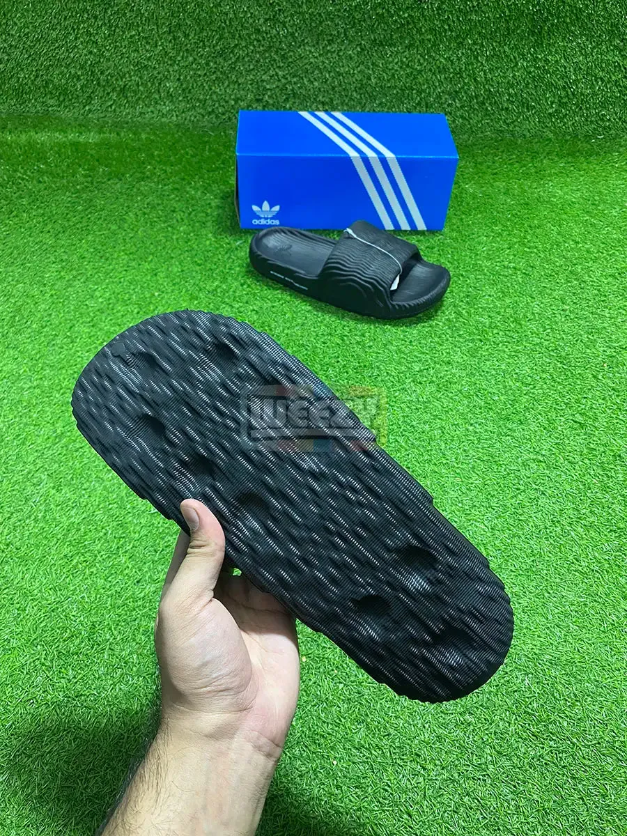 Adilette Wavy 22 Slides (Carbon) (Extra Soft)