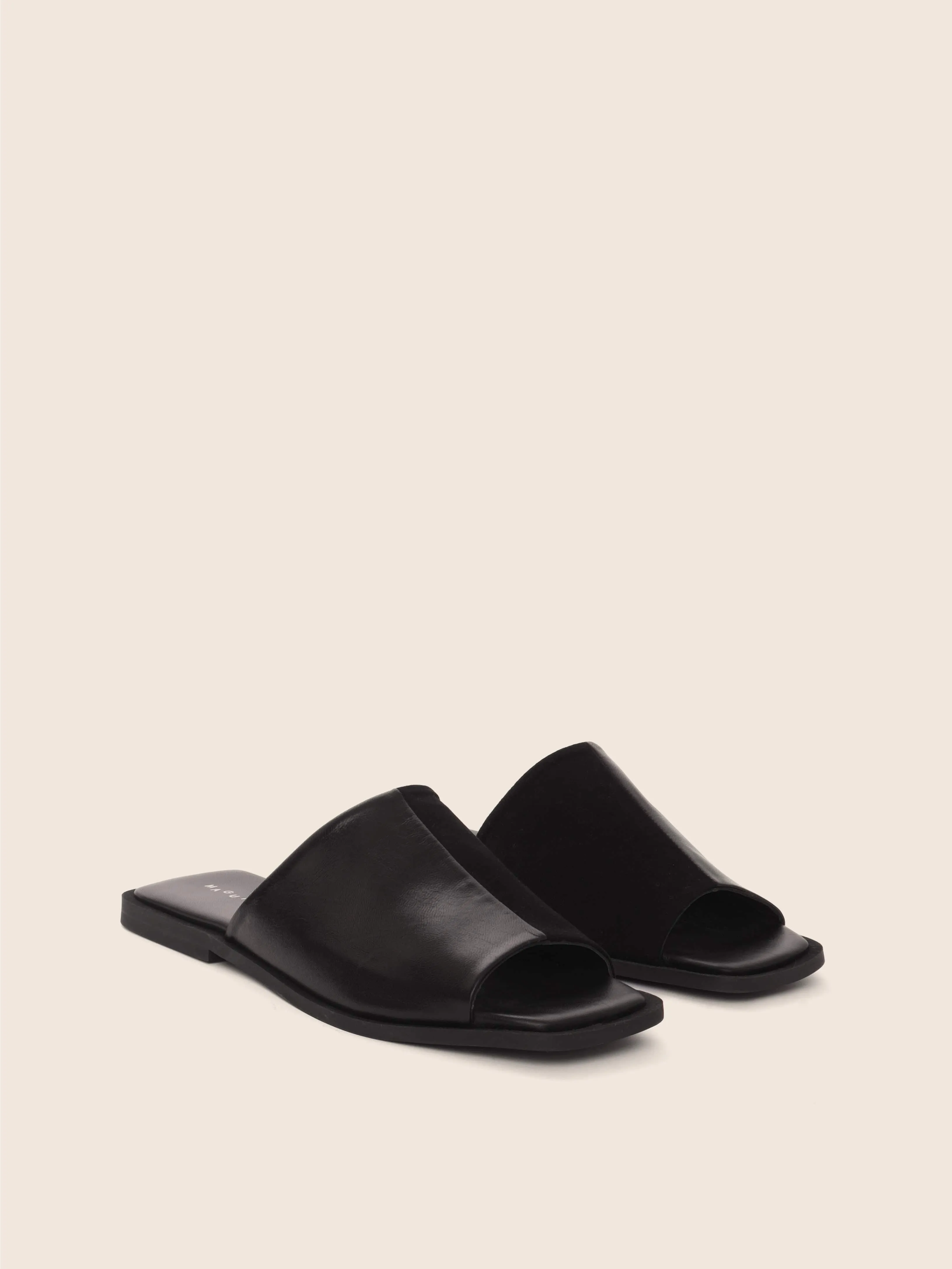 Black Sandal - Cabra brand