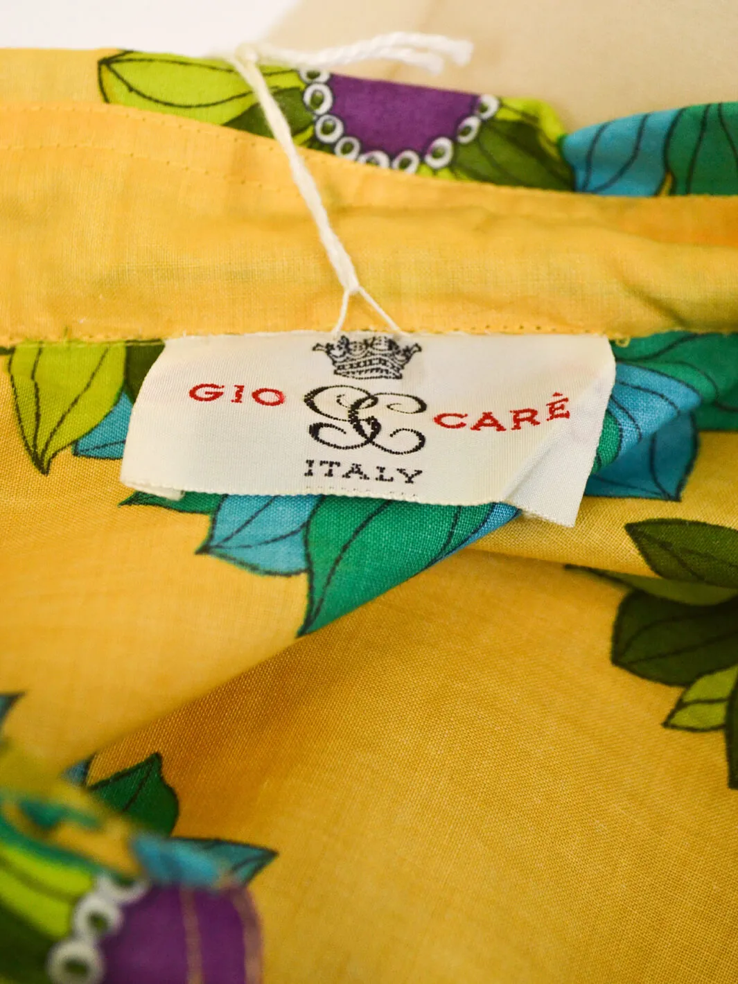 Gio Caré vintage 1970s yellow floral shirt with three buttons.