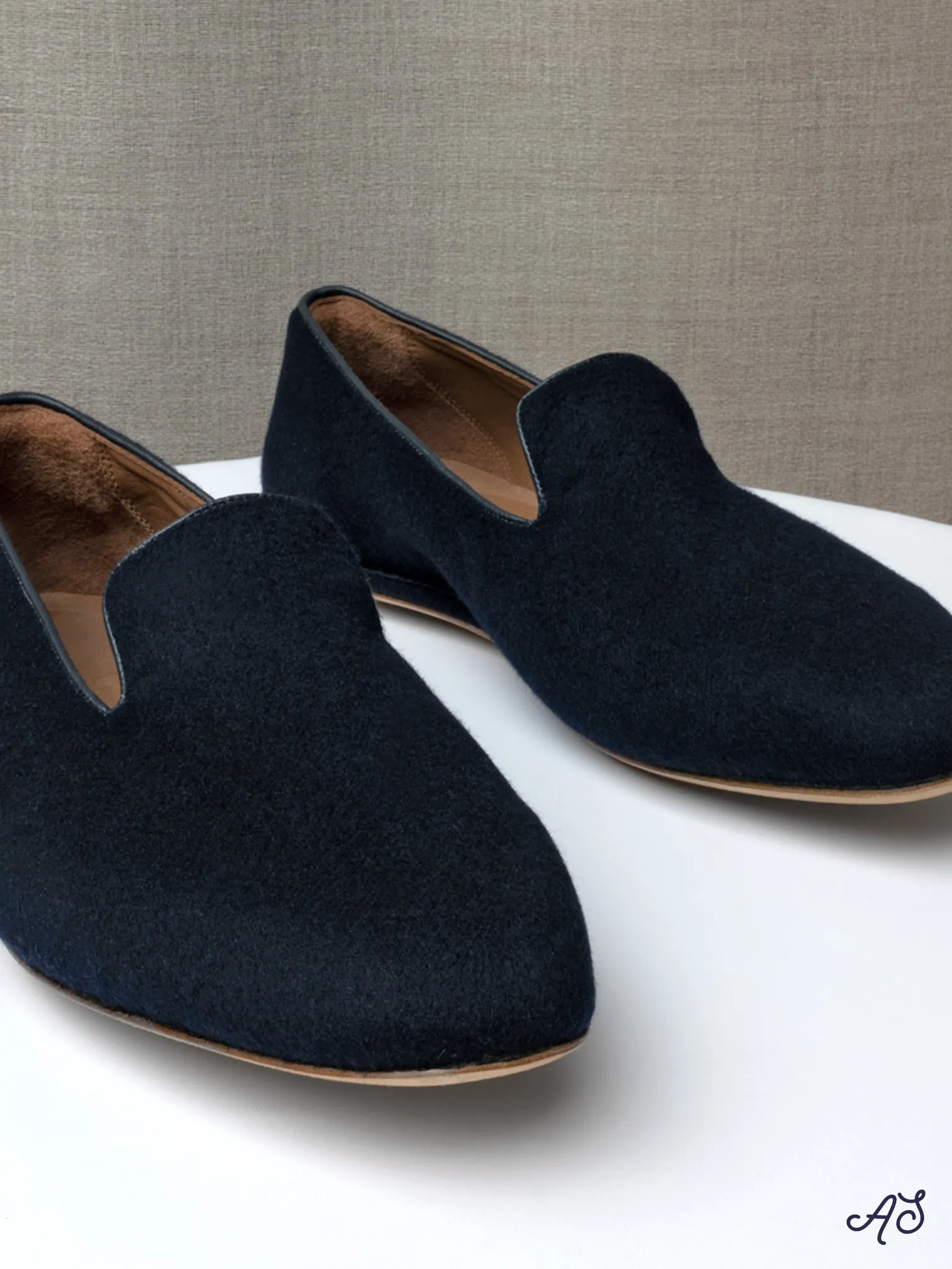 House Slippers in Midnight Navy Cashmere