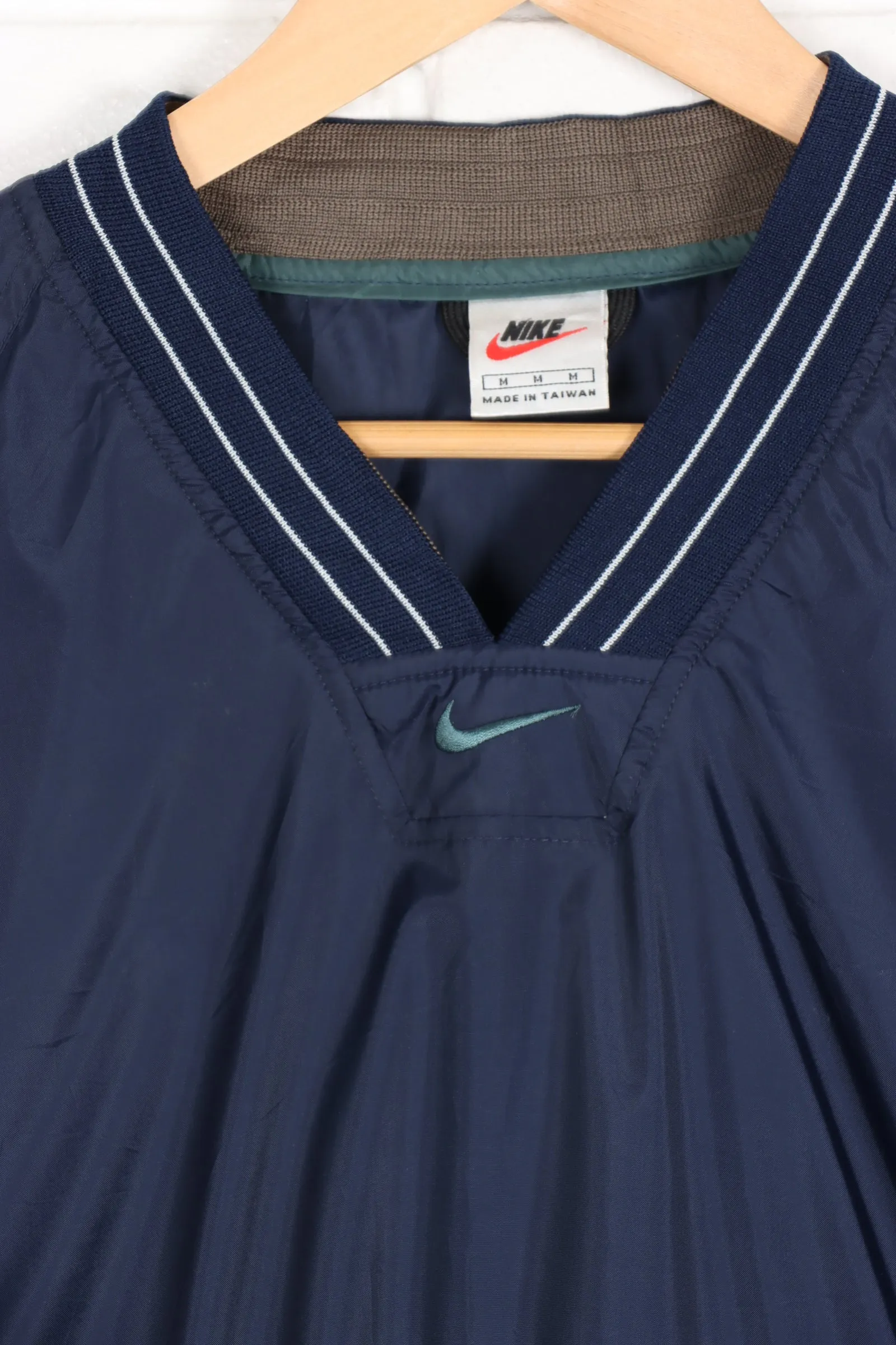 NIKE Green & Navy XL Pullover with Centre Swoosh Embroidery