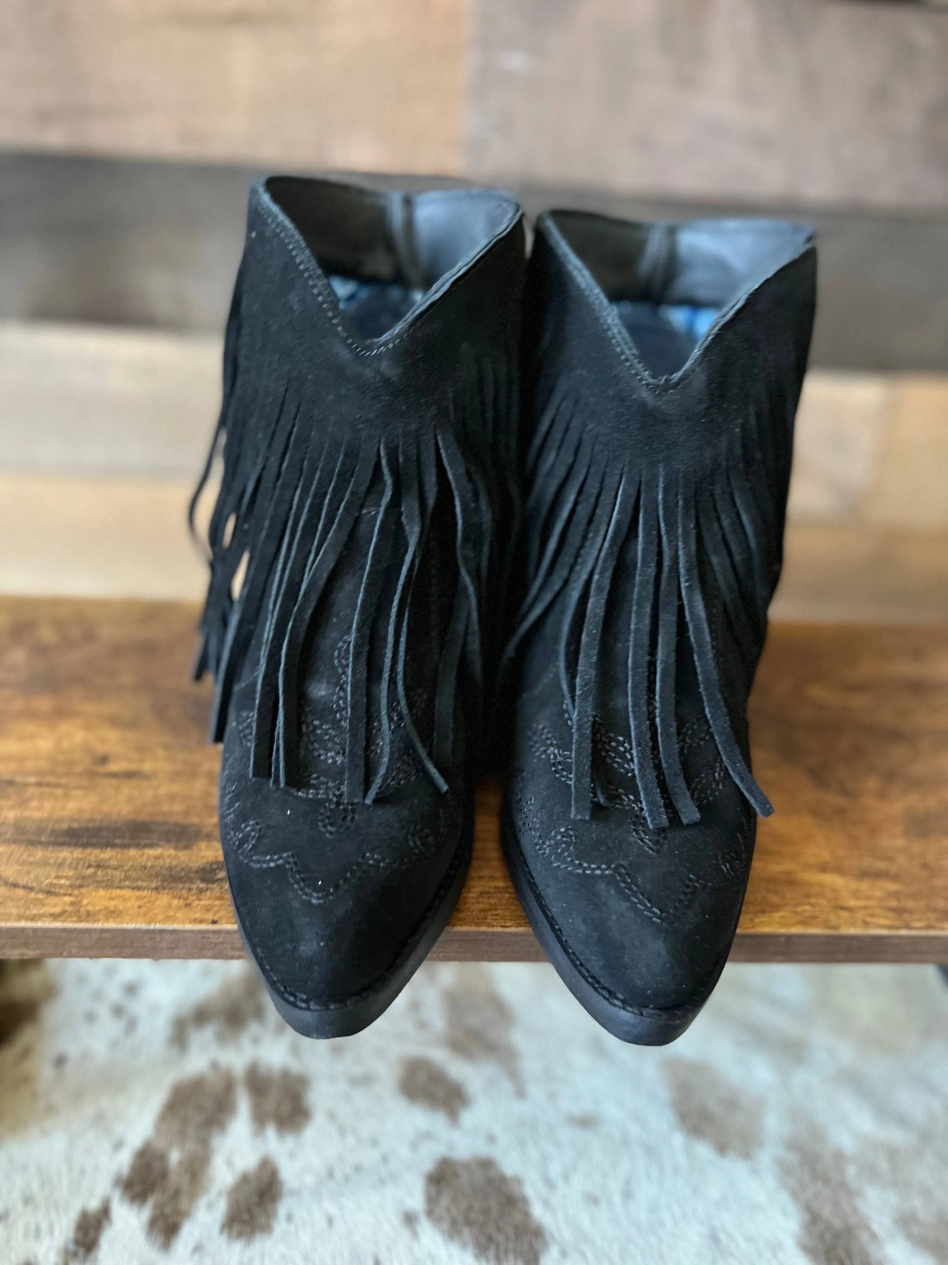 Black Dingo Boot Tangles 
