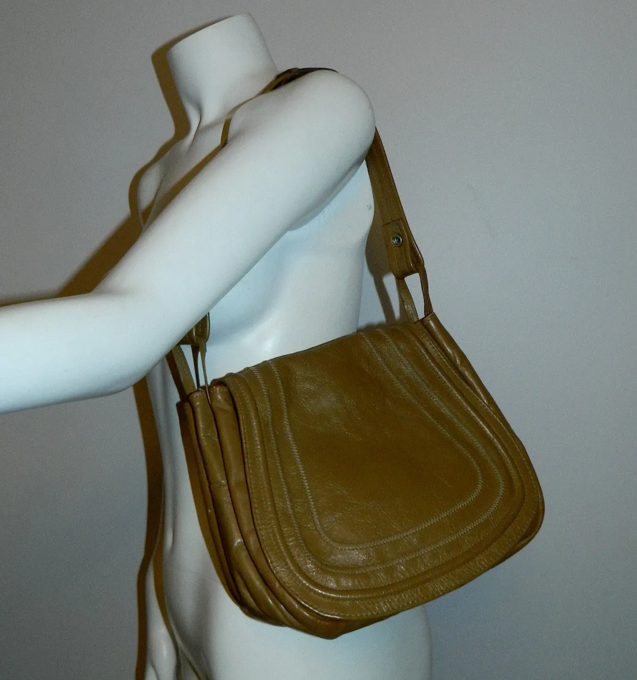 vintage 1970s olive brown SADDLE bag Brazilian leather shoulder purse